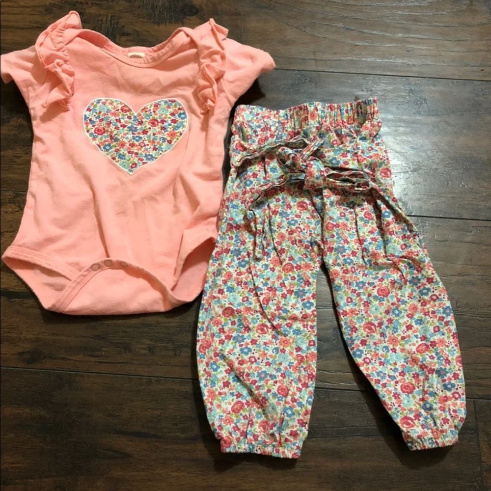 Size 12 mo comes with matching headband